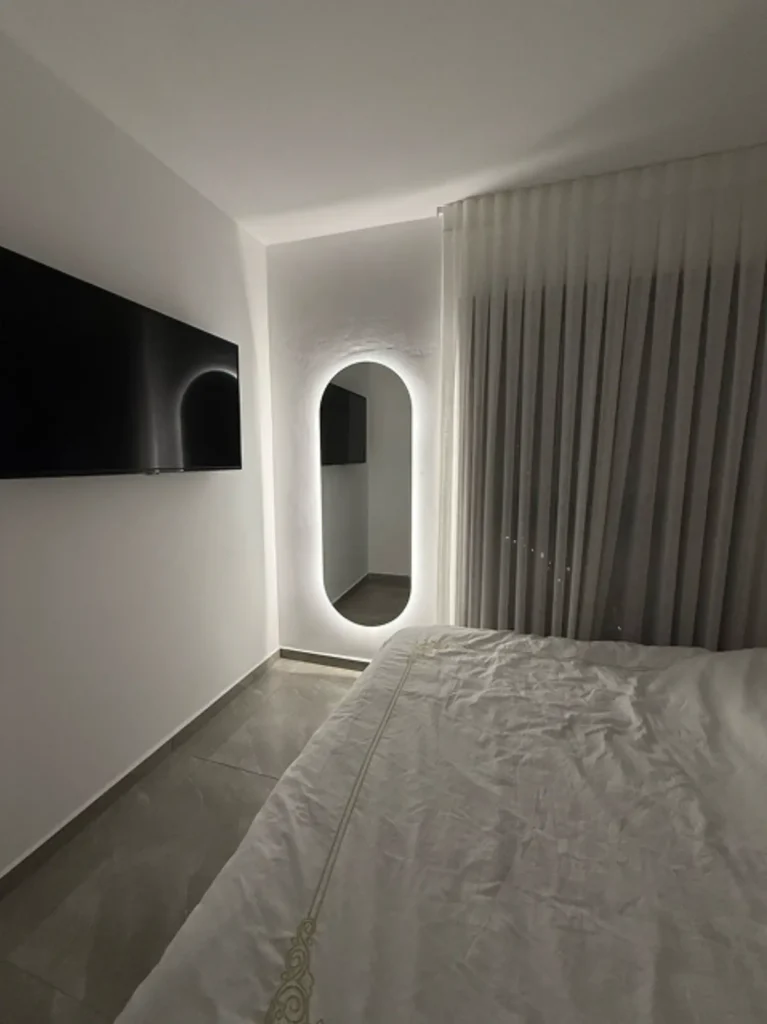 מחיצות זכוכית